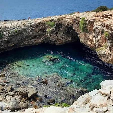 House 50m From Glyfa In Paros - Spacious 2br With Private Garden Apartment Aspro Chorio