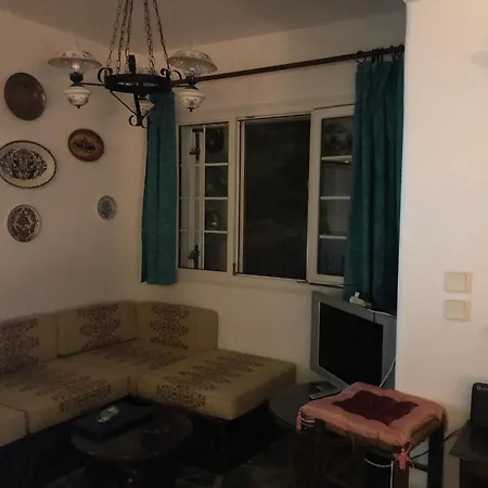 House 50m From Glyfa In Paros - Spacious 2br With Private Garden Apartment Aspro Chorio