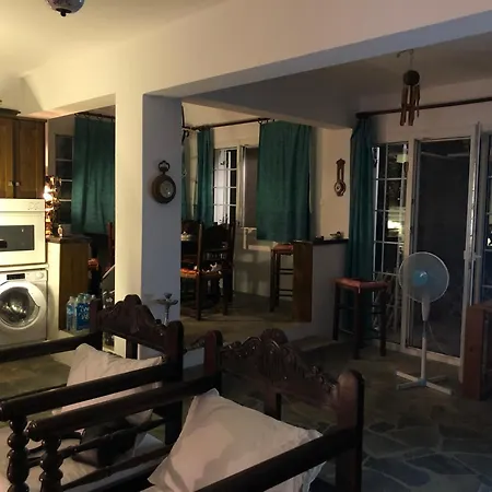 House 50m From Glyfa In Paros - Spacious 2br With Private Garden