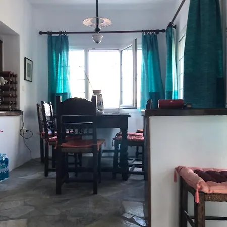 House 50m From Glyfa In Paros - Spacious 2br With Private Garden Aspro Chorio
