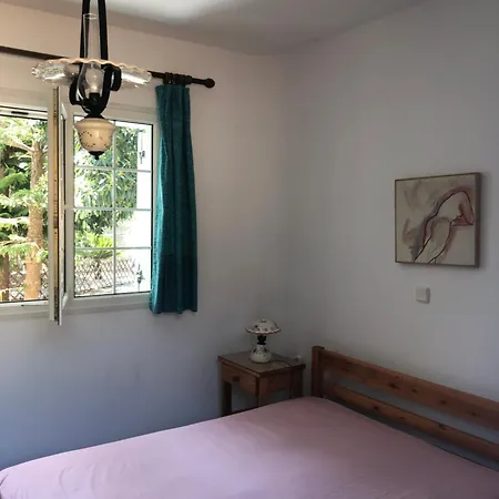 Apartment House 50m From Glyfa In Paros - Spacious 2br With Private Garden *