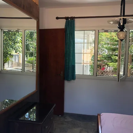 House 50m From Glyfa In Paros - Spacious 2br With Private Garden Apartment Aspro Chorio