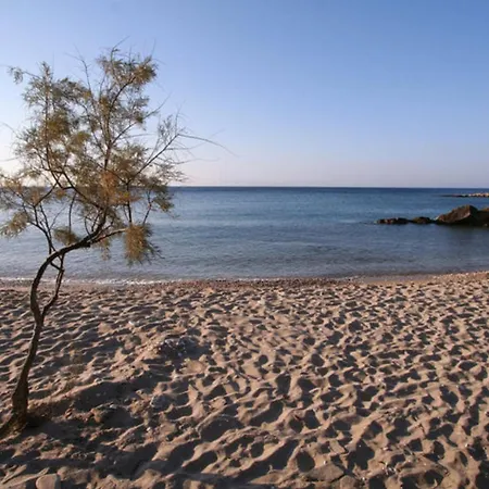 House 50m From Glyfa In Paros - Spacious 2br With Private Garden
