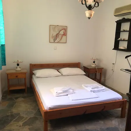 House 50m From Glyfa In Paros - Spacious 2br With Private Garden Apartment Aspro Chorio