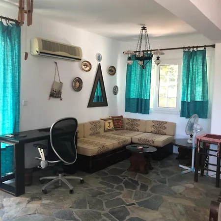 House 50m From Glyfa In Paros - Spacious 2br With Private Garden Apartment Aspro Chorio