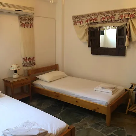House 50m From Glyfa In Paros - Spacious 2br With Private Garden Apartment Aspro Chorio