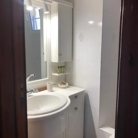 House 50m From Glyfa In Paros - Spacious 2br With Private Garden *