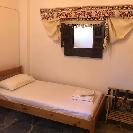 Apartment House 50m From Glyfa In Paros - Spacious 2br With Private Garden Aspro Chorio