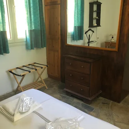 House 50m From Glyfa In Paros - Spacious 2br With Private Garden Apartment