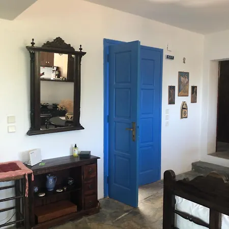Apartment House 50m From Glyfa In Paros - Spacious 2br With Private Garden Aspro Chorio