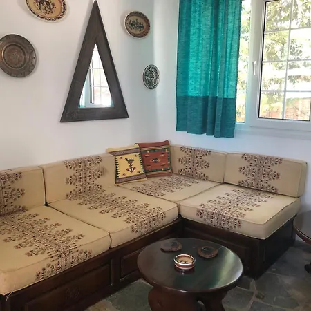 House 50m From Glyfa In Paros - Spacious 2br With Private Garden Apartment Aspro Chorio