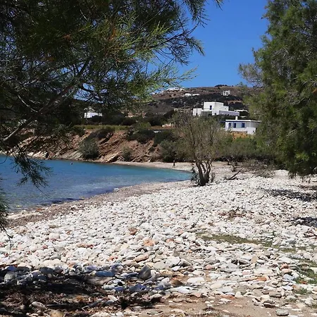 House 50m From Glyfa In Paros - Spacious 2br With Private Garden Apartment *